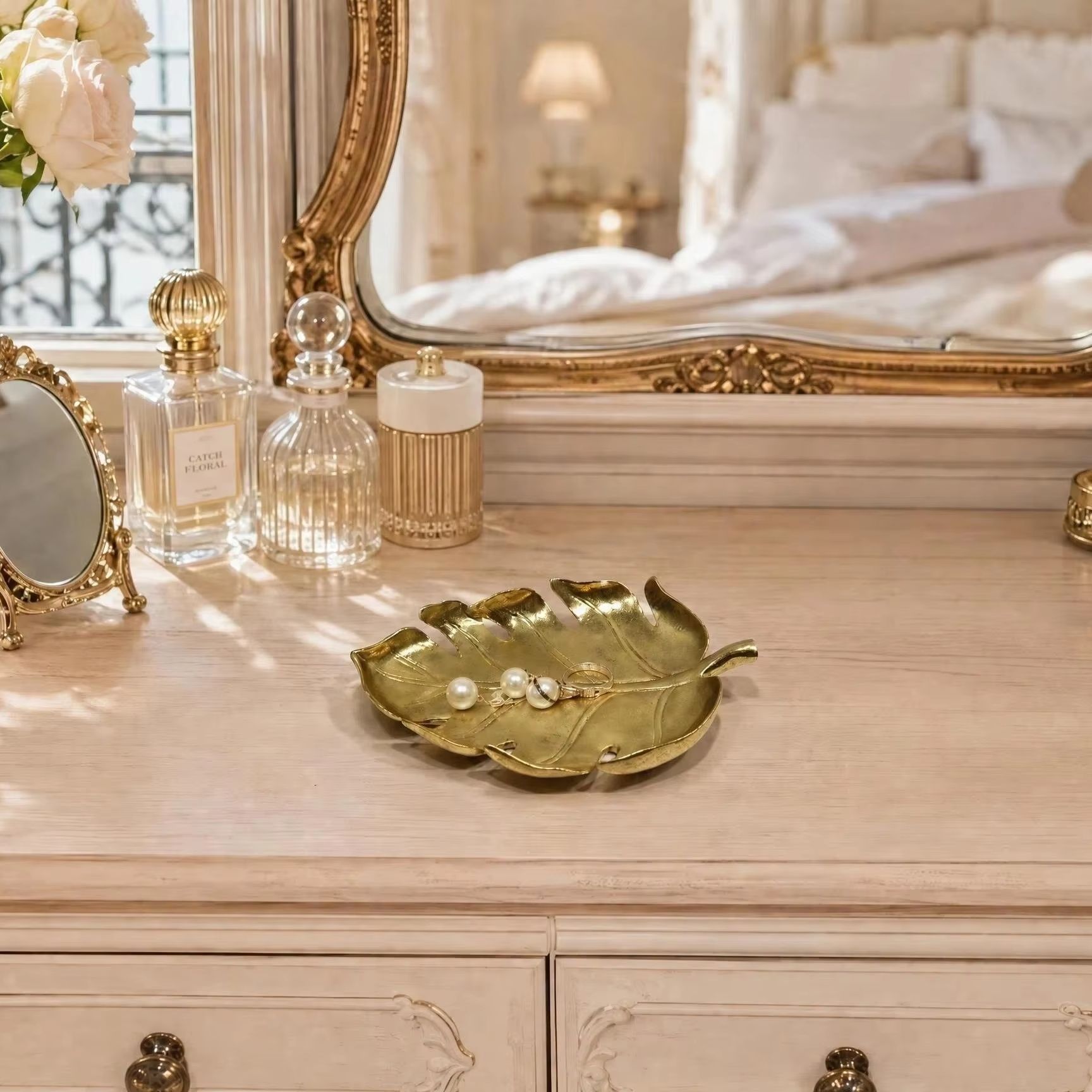 Light Luxury Golden Leaf Stora - Luxury Lifestyle Items review and price